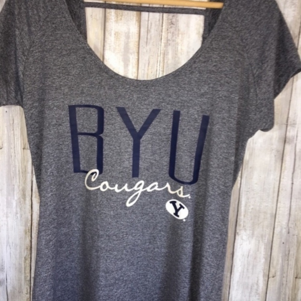 BYU Cougars Women’s Small Scoop Back High Low Tee Gray NCAA College Football - Picture 2 of 5